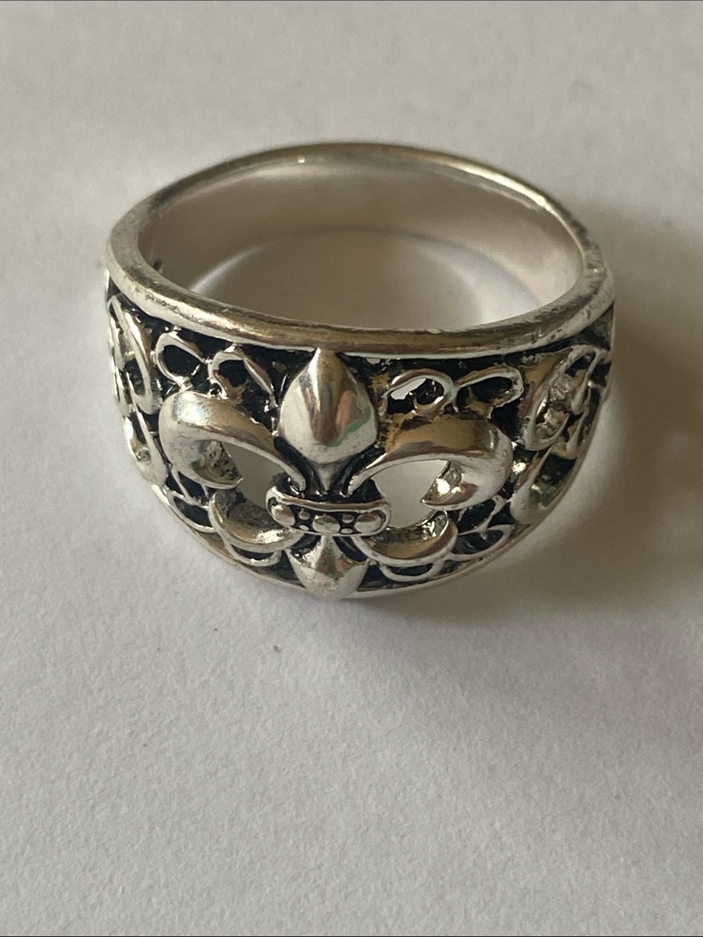 Vintage Silver Fleur-de-Lis Statement Ring - Silver